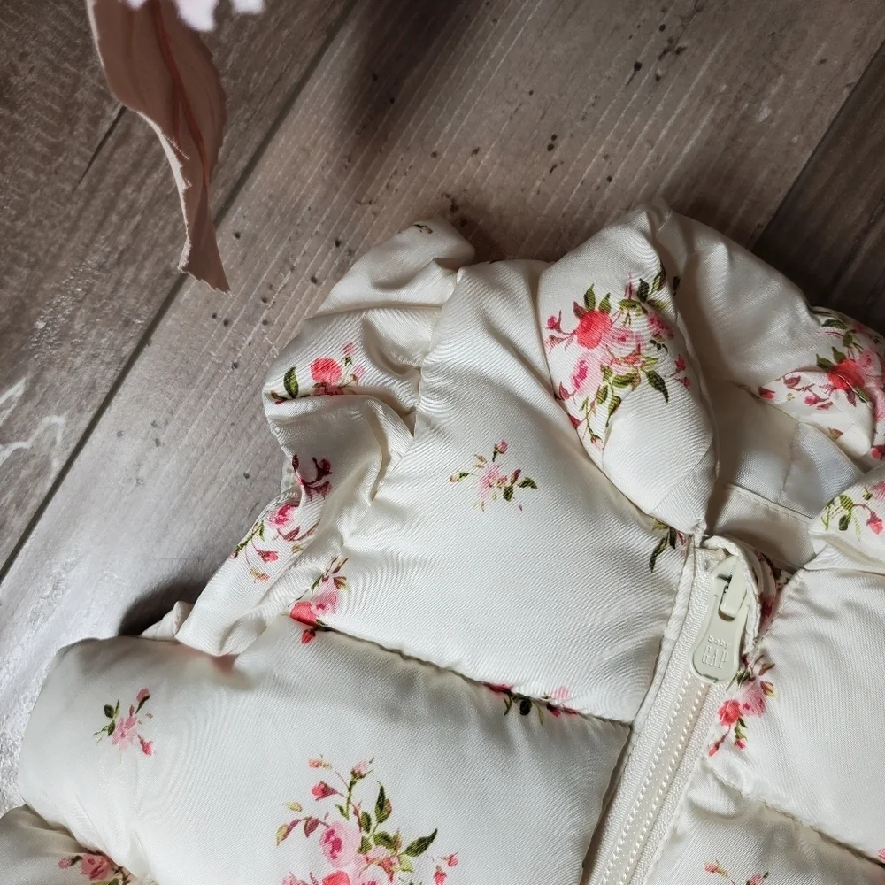 babyGap Cream and Coral Pink Floral Puffer Vest Size 0-6m Full Zip Ruffle Sleeve